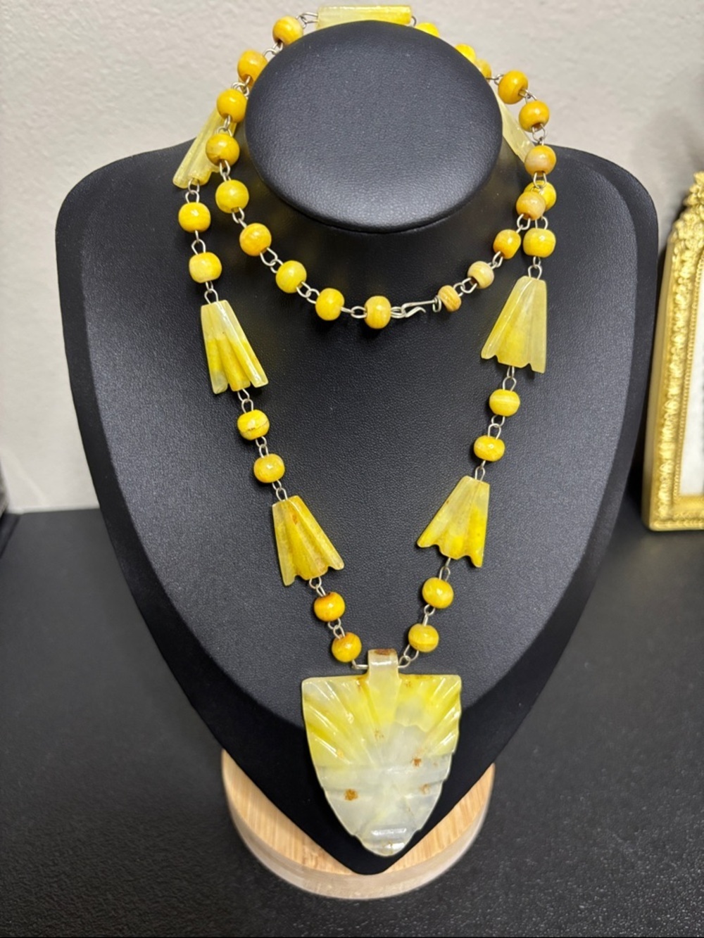 VINTAGE Carved YELLOW ONYX Stone Bead Necklace Aztec Mayan Face Pendant